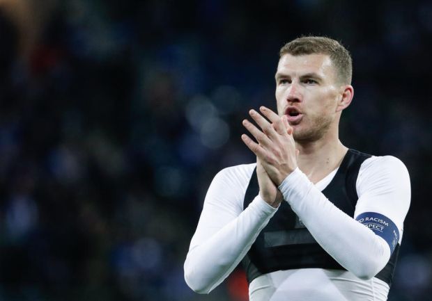 Един Џеко одговорио медицинској сестри која у болници носи његово име на заштитној униформи (ФОТО)